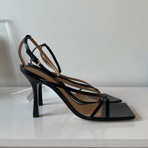 Brand new bottega venata stretch sandal